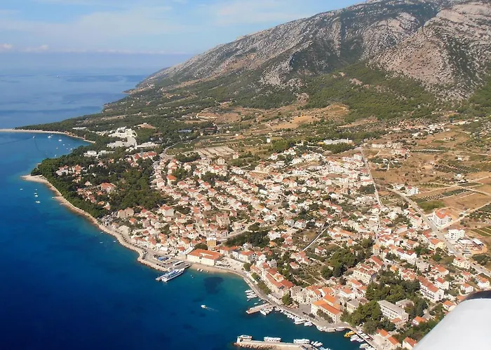 With A Parking Space Bol, Brac - 5642 * بول